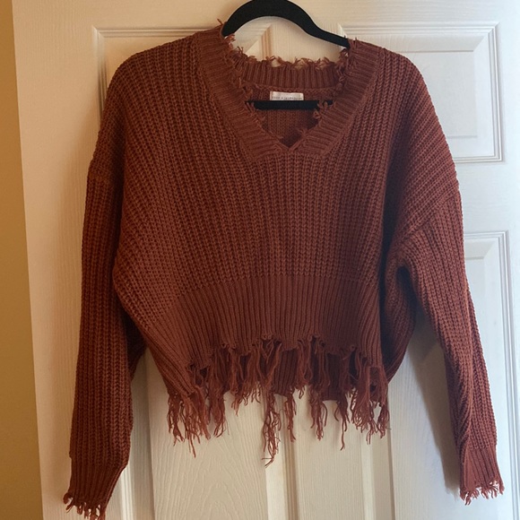 Frayed detailing - Picture 1 of 1